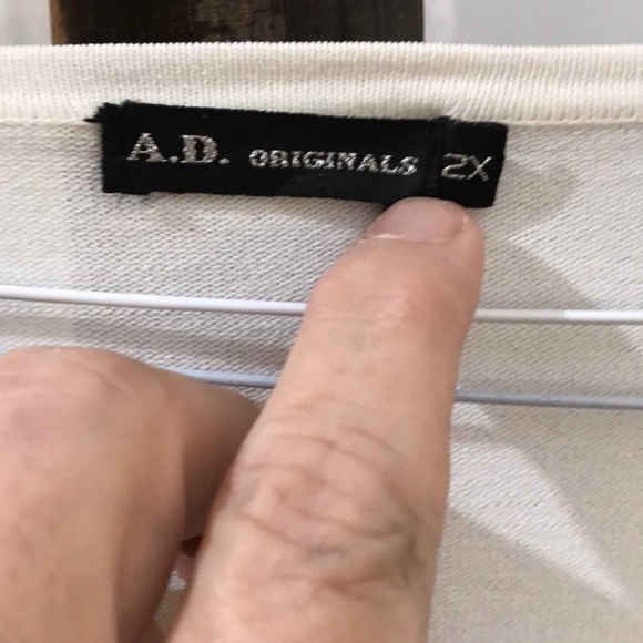 Smart top, lots of bling.  Great value,  styling. - Picture 7 of 8